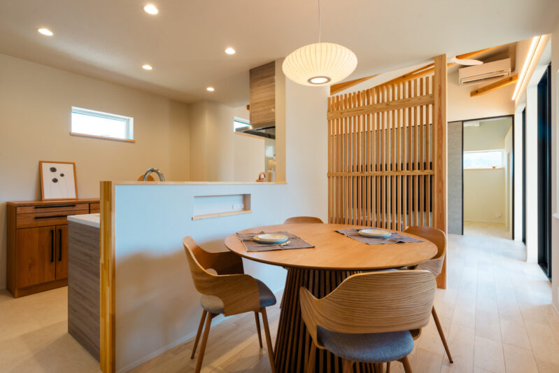 閉じて、ひらく中庭の平屋。 2