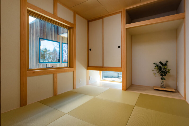 閉じて、ひらく中庭の平屋。 2
