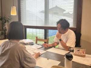 インターン生受け入れ。
建築を学ぶ学生に、代表から建築の面白さや奥深さを指導。