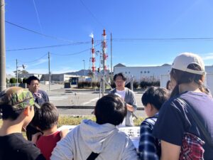 塗装した木片を使って、看板製作のイベントを１年越しに開催！