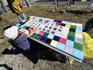 あっという間にカラフルな看板が出来上がりました。